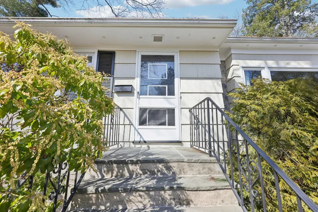 37 Mohegan Lane Rye Brook NY 10573