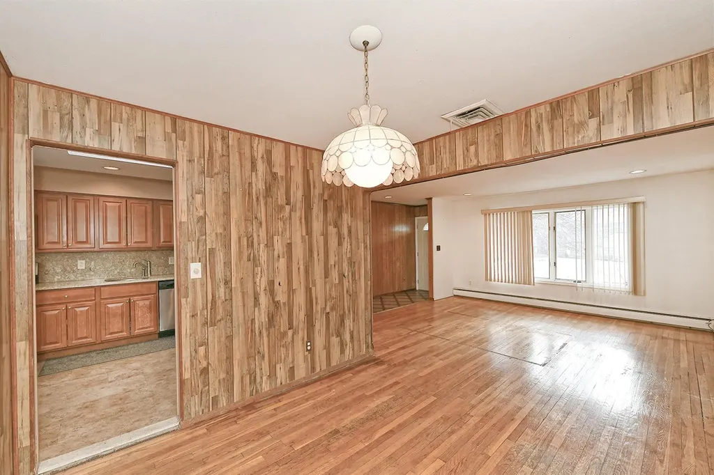 103 Cedar Drive W Plainview NY 11803