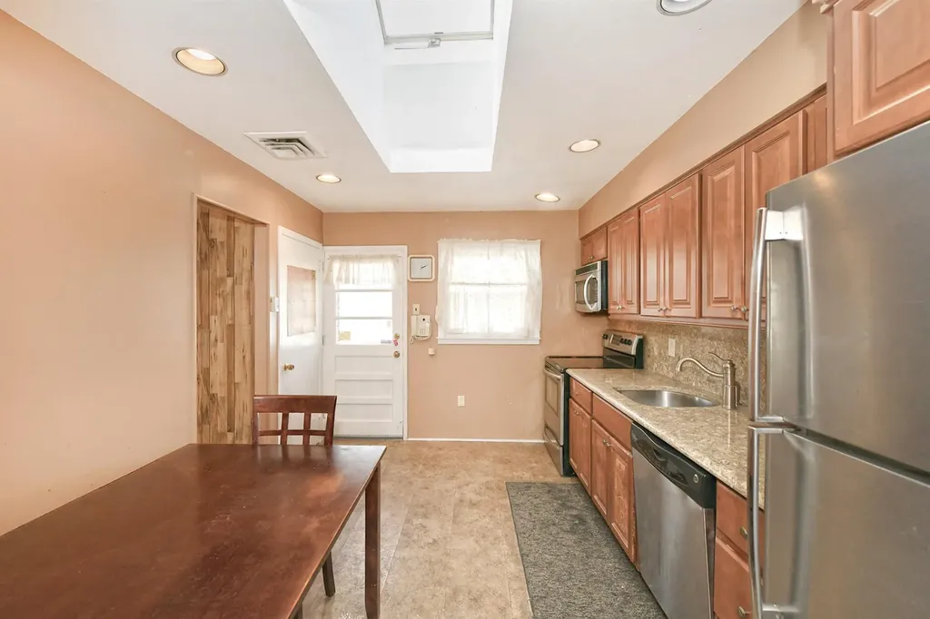103 Cedar Drive W Plainview NY 11803