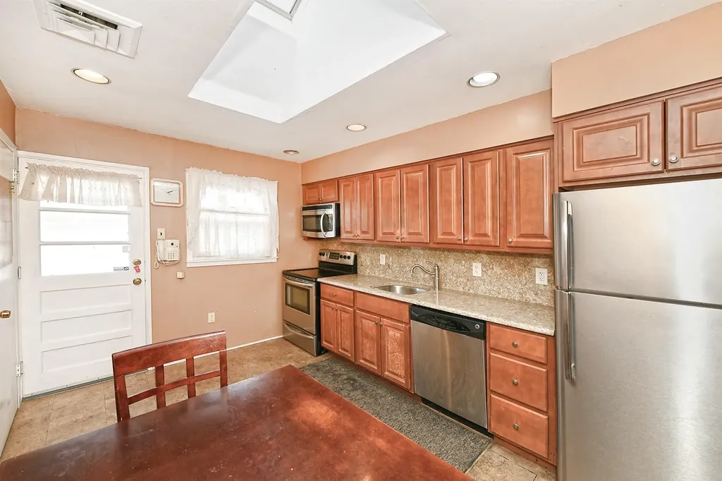 103 Cedar Drive W Plainview NY 11803