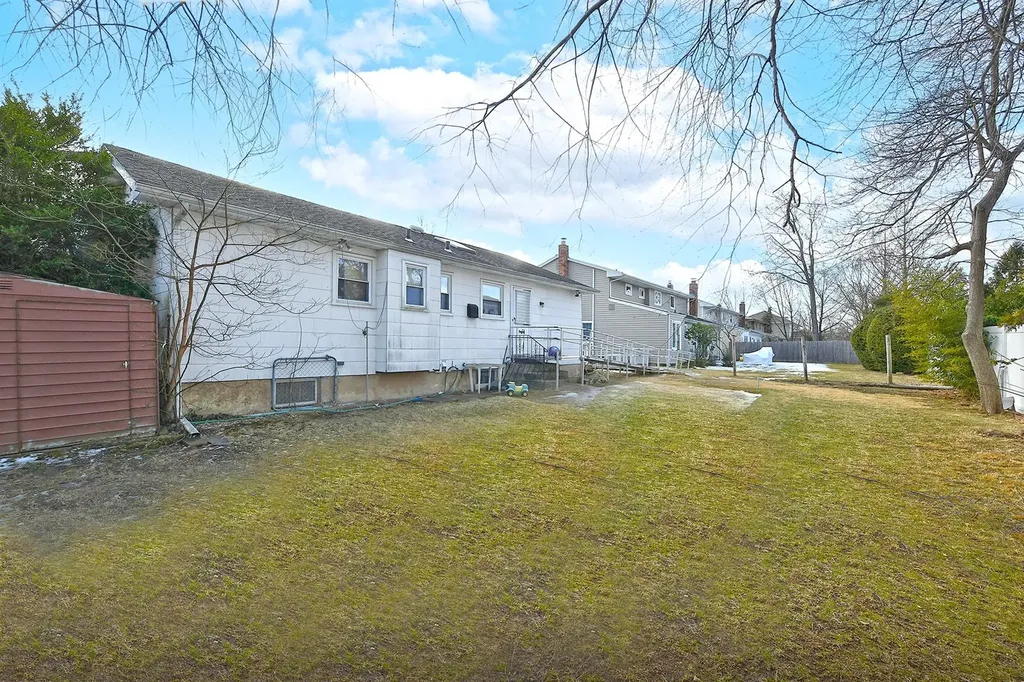 103 Cedar Drive W Plainview NY 11803