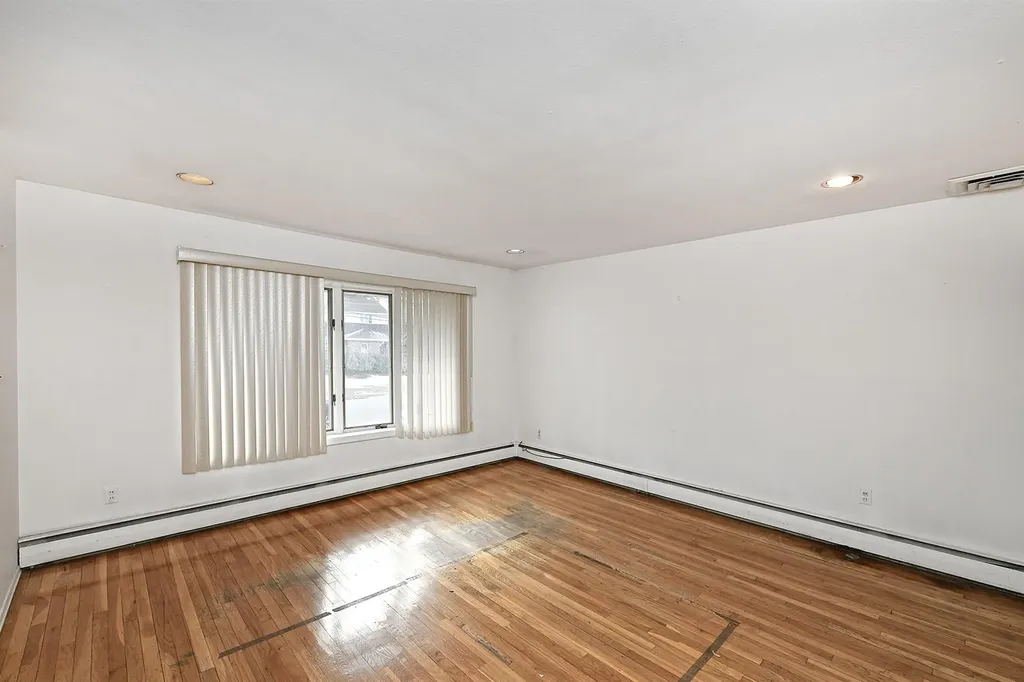 103 Cedar Drive W Plainview NY 11803