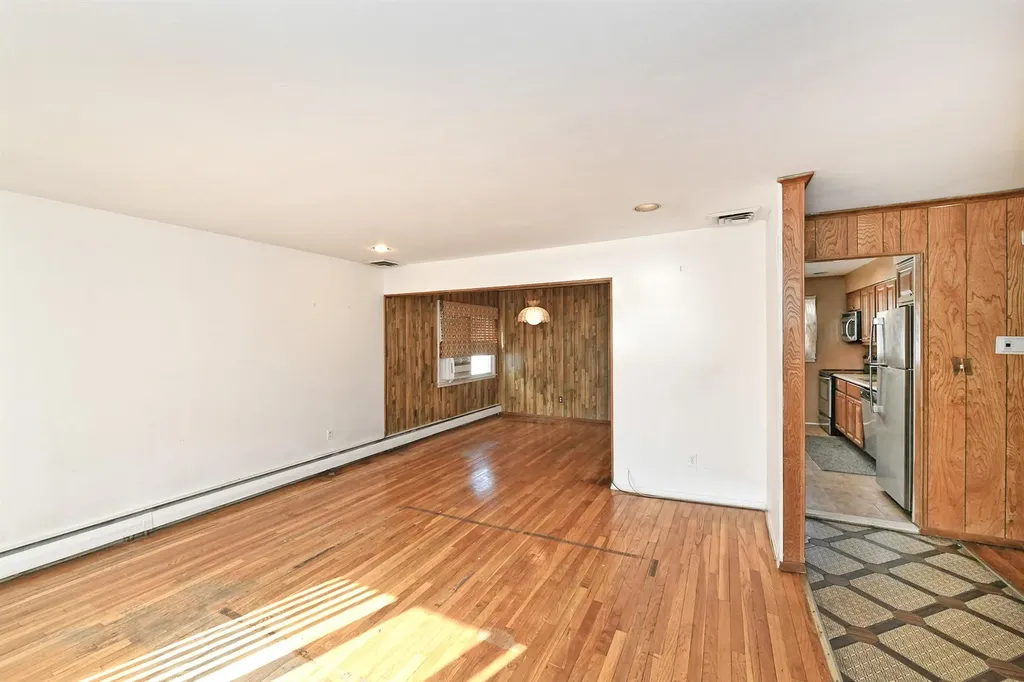 103 Cedar Drive W Plainview NY 11803
