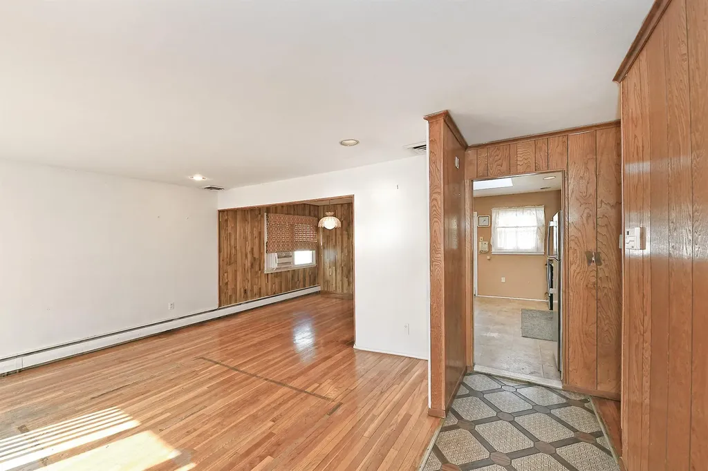 103 Cedar Drive W Plainview NY 11803