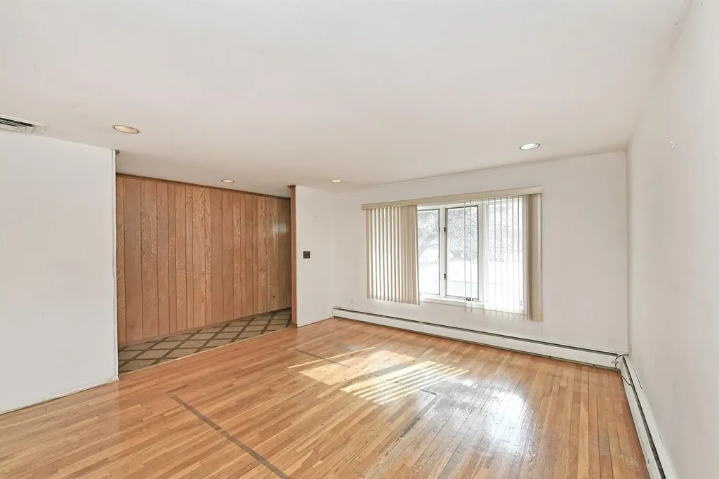 103 Cedar Drive W Plainview NY 11803