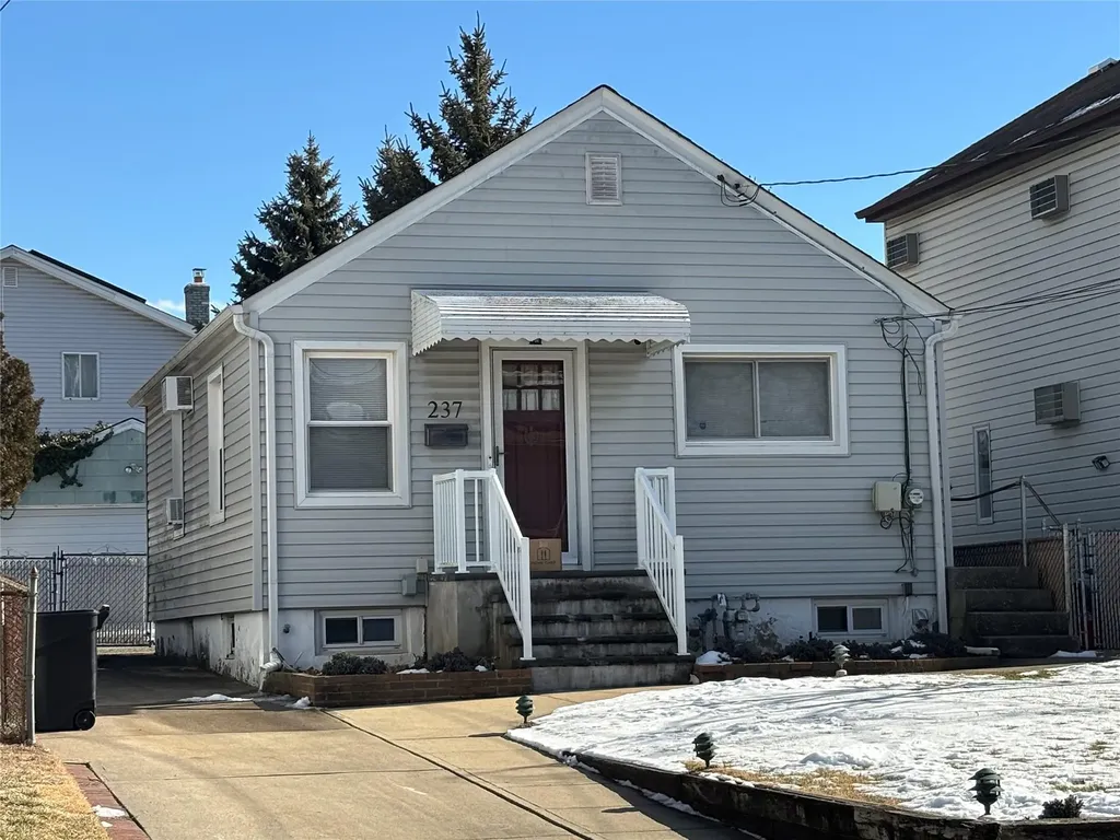 237 Keller Avenue Elmont NY 11003