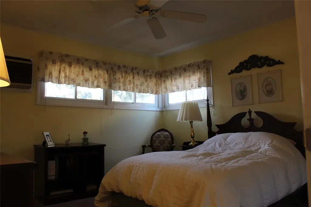 33 Deep Lane Wantagh NY 11793