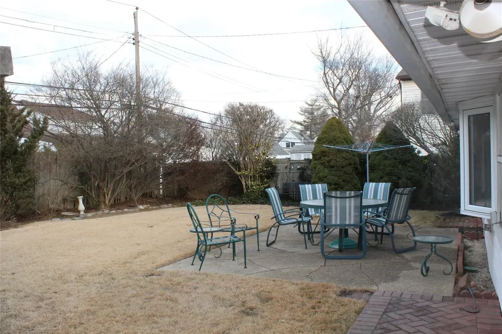 33 Deep Lane Wantagh NY 11793