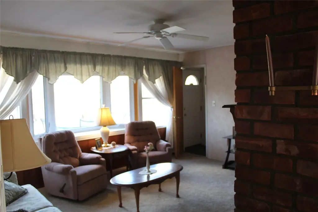 33 Deep Lane Wantagh NY 11793