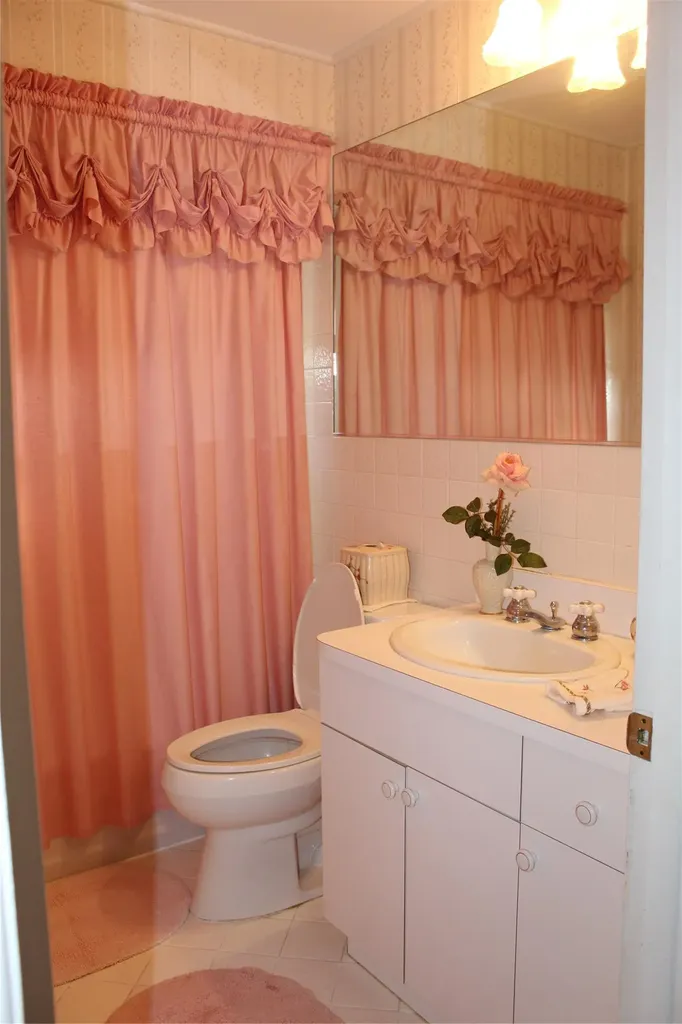 33 Deep Lane Wantagh NY 11793