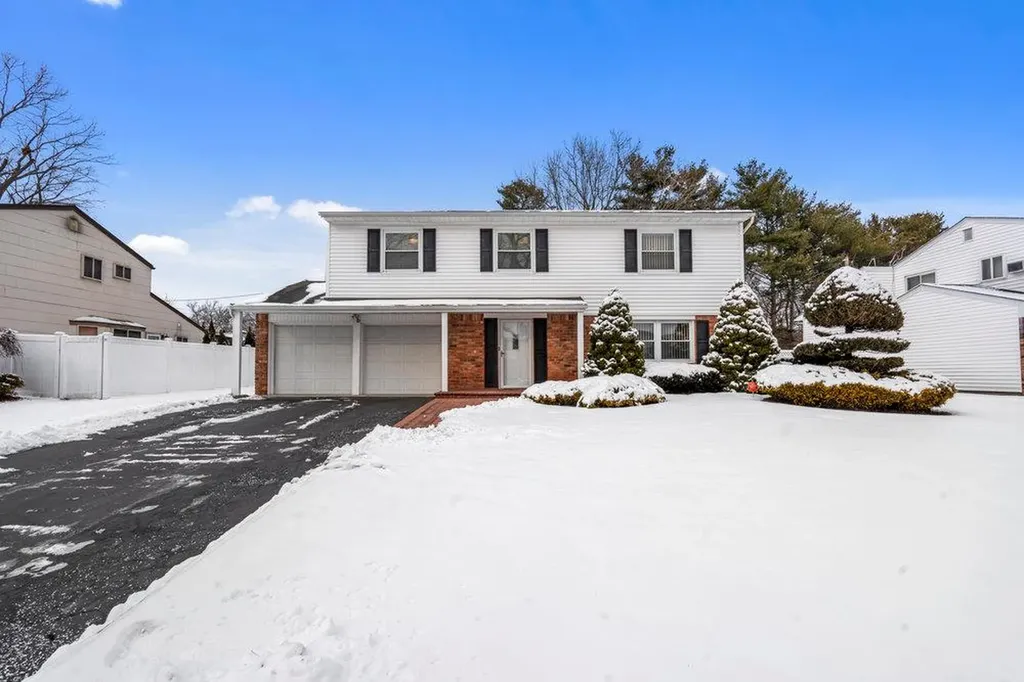 11 White Cliff Lane Nesconset NY 11767