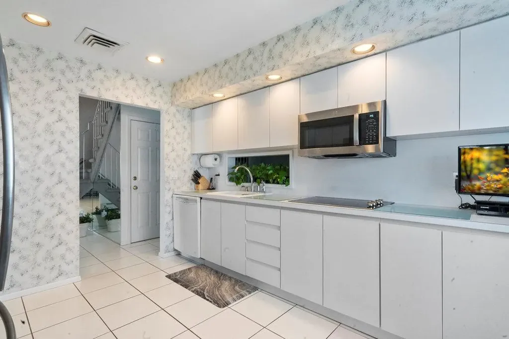 11 White Cliff Lane Nesconset NY 11767