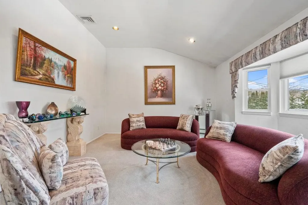 11 White Cliff Lane Nesconset NY 11767