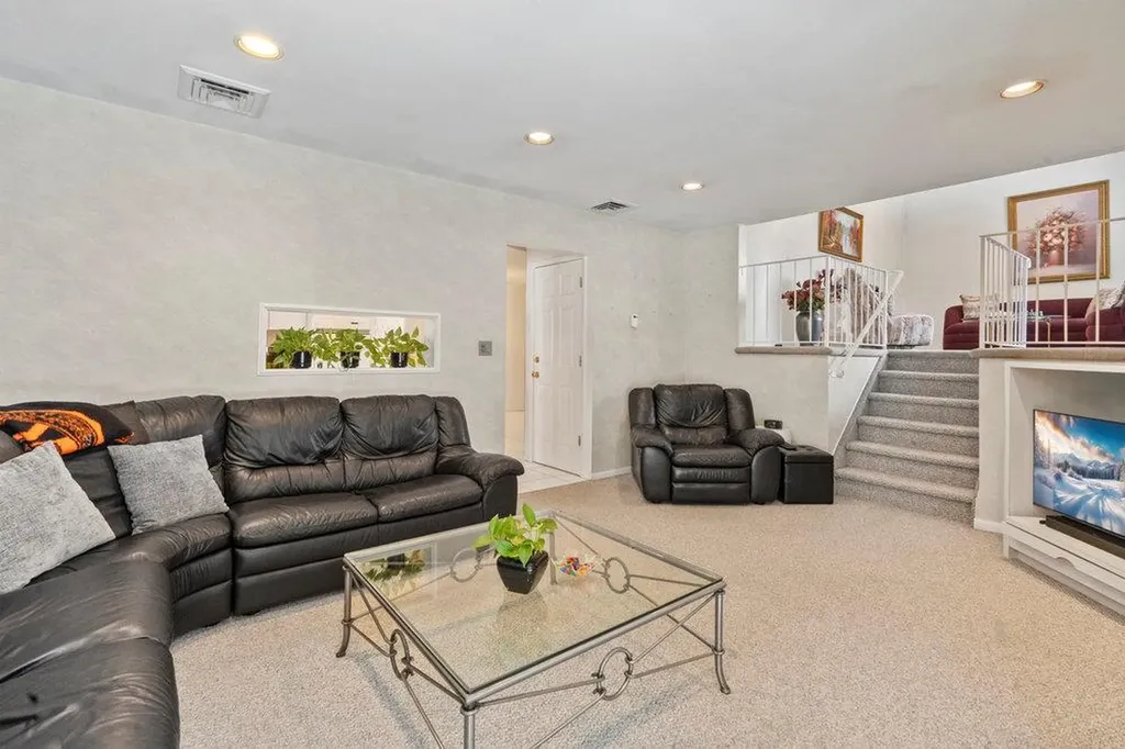 11 White Cliff Lane Nesconset NY 11767