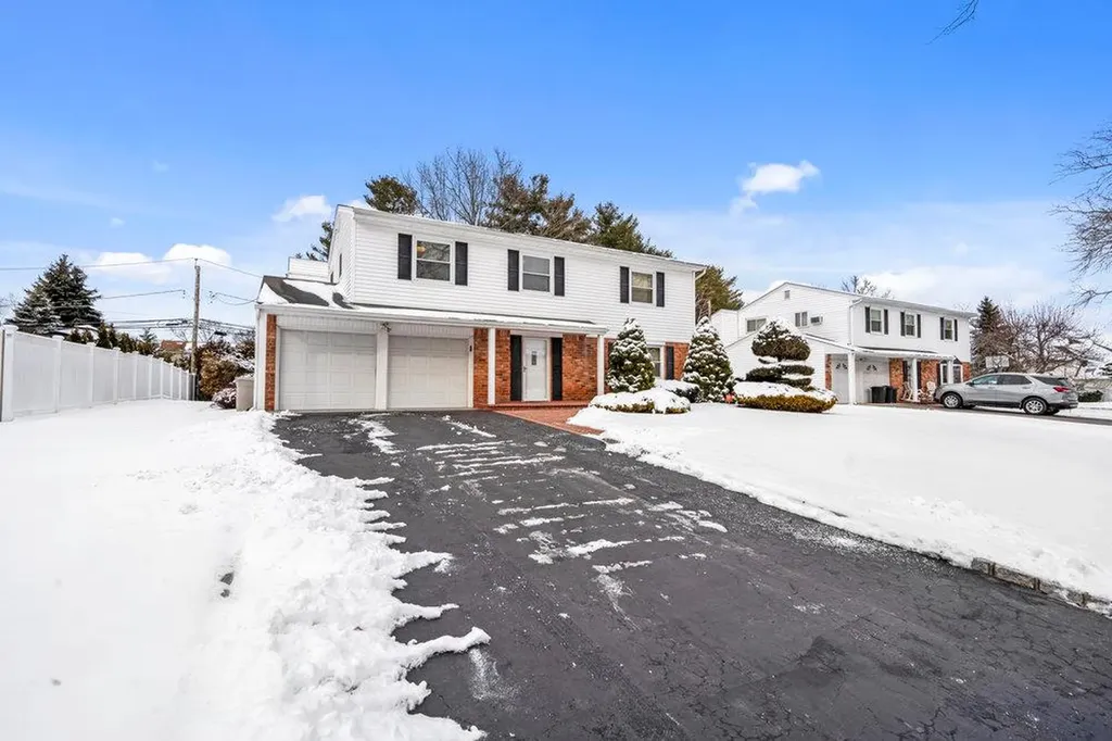 11 White Cliff Lane Nesconset NY 11767