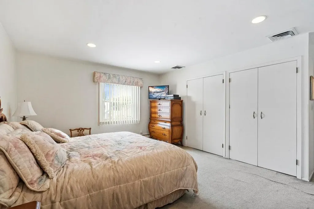 11 White Cliff Lane Nesconset NY 11767