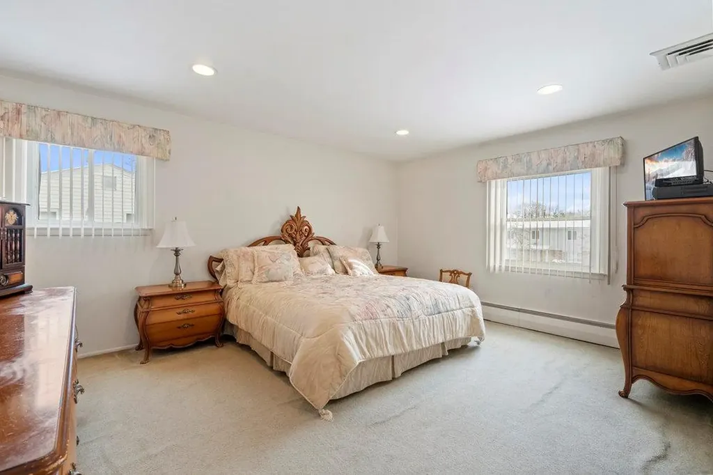 11 White Cliff Lane Nesconset NY 11767