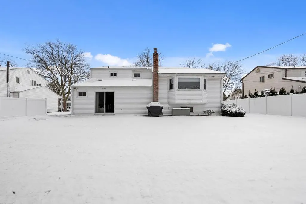 11 White Cliff Lane Nesconset NY 11767