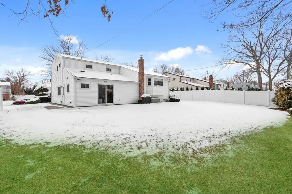 11 White Cliff Lane Nesconset NY 11767