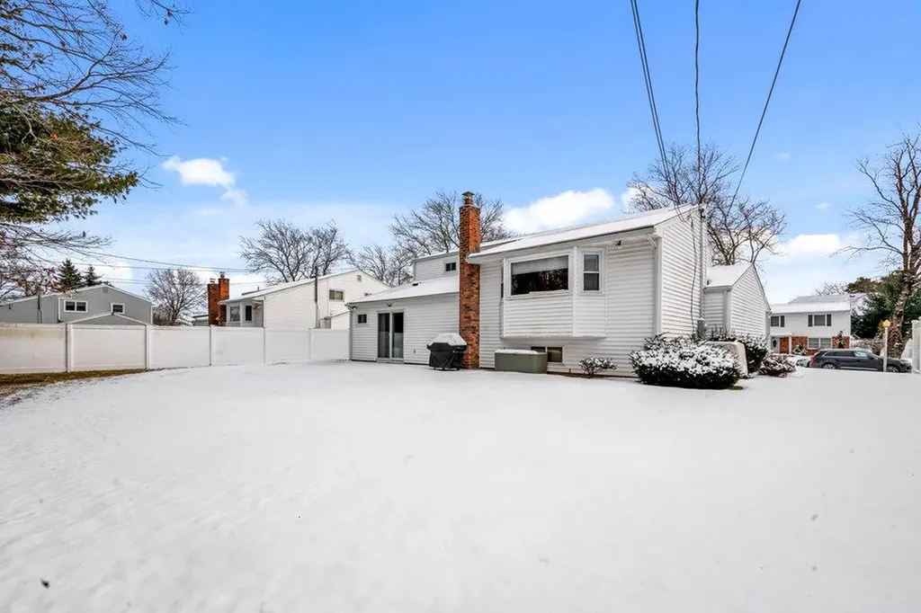 11 White Cliff Lane Nesconset NY 11767