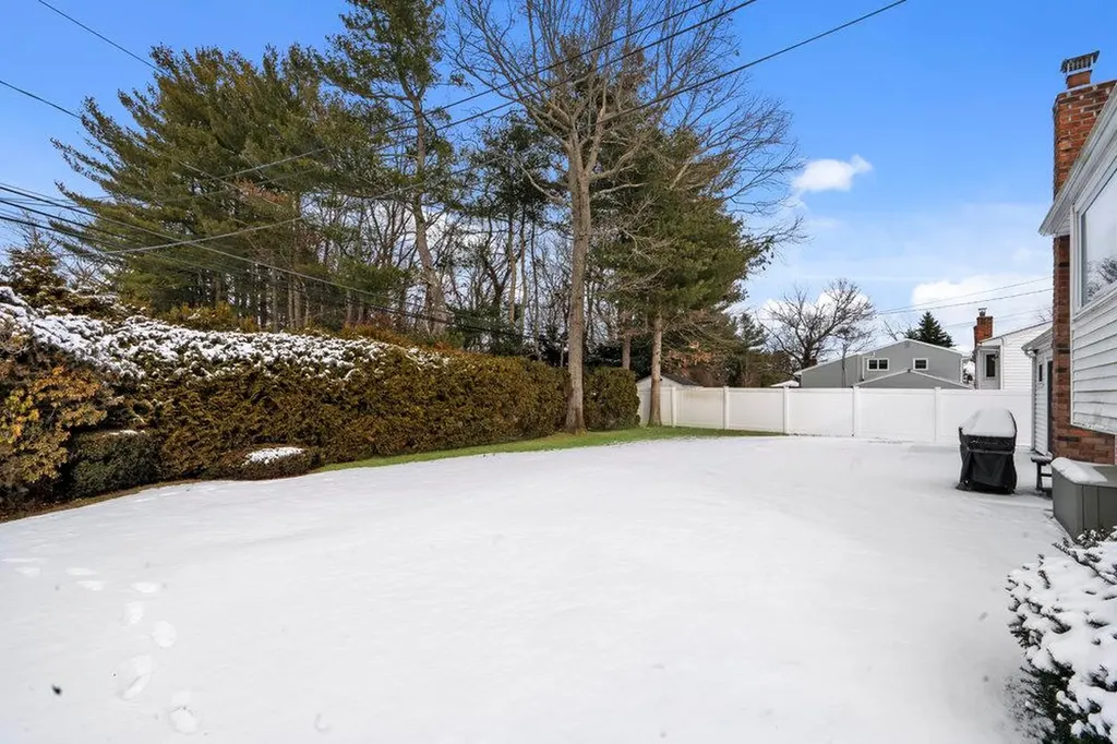 11 White Cliff Lane Nesconset NY 11767