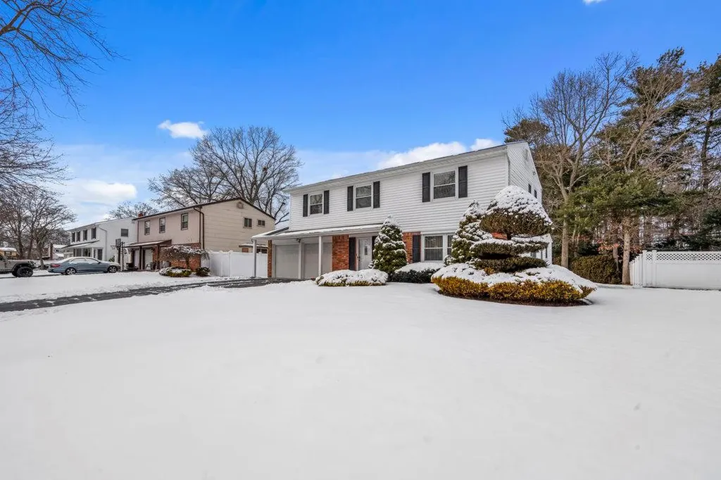 11 White Cliff Lane Nesconset NY 11767