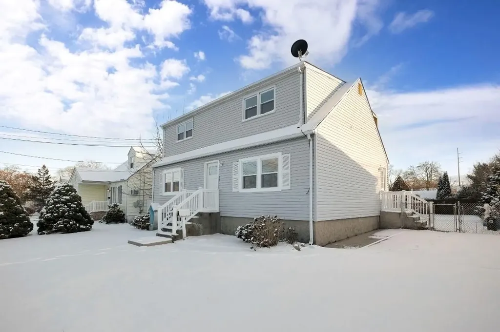 14 Neptune Avenue West Babylon NY 11704