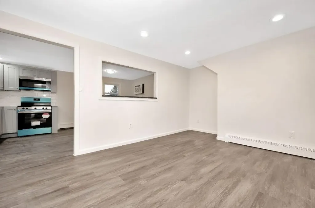 14 Neptune Avenue West Babylon NY 11704