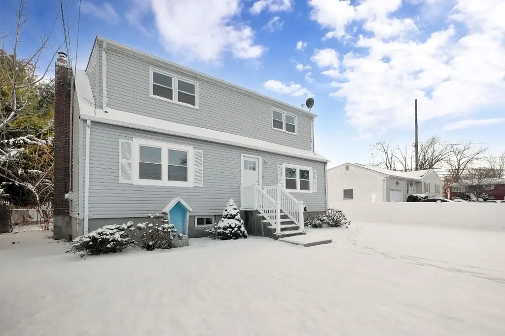 14 Neptune Avenue West Babylon NY 11704