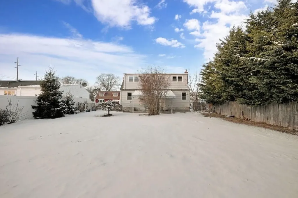 14 Neptune Avenue West Babylon NY 11704