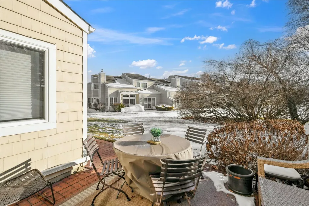 30 Doral Lane Bay Shore NY 11706