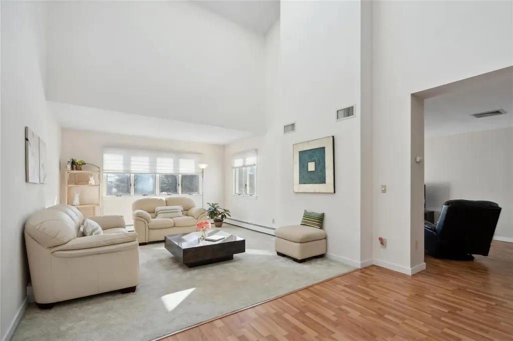 30 Doral Lane Bay Shore NY 11706