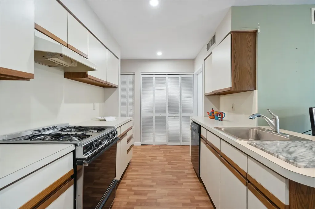 30 Doral Lane Bay Shore NY 11706