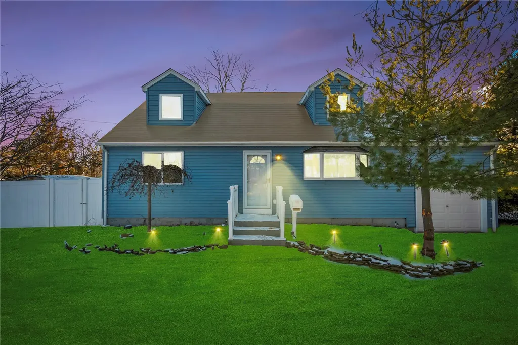 26 Raider Street West Babylon NY 11704