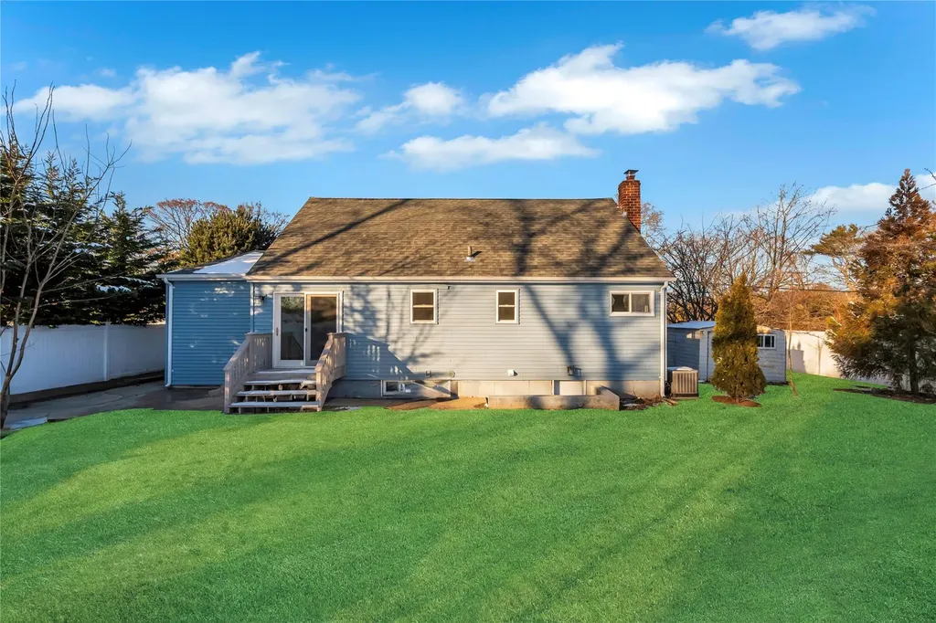 26 Raider Street West Babylon NY 11704