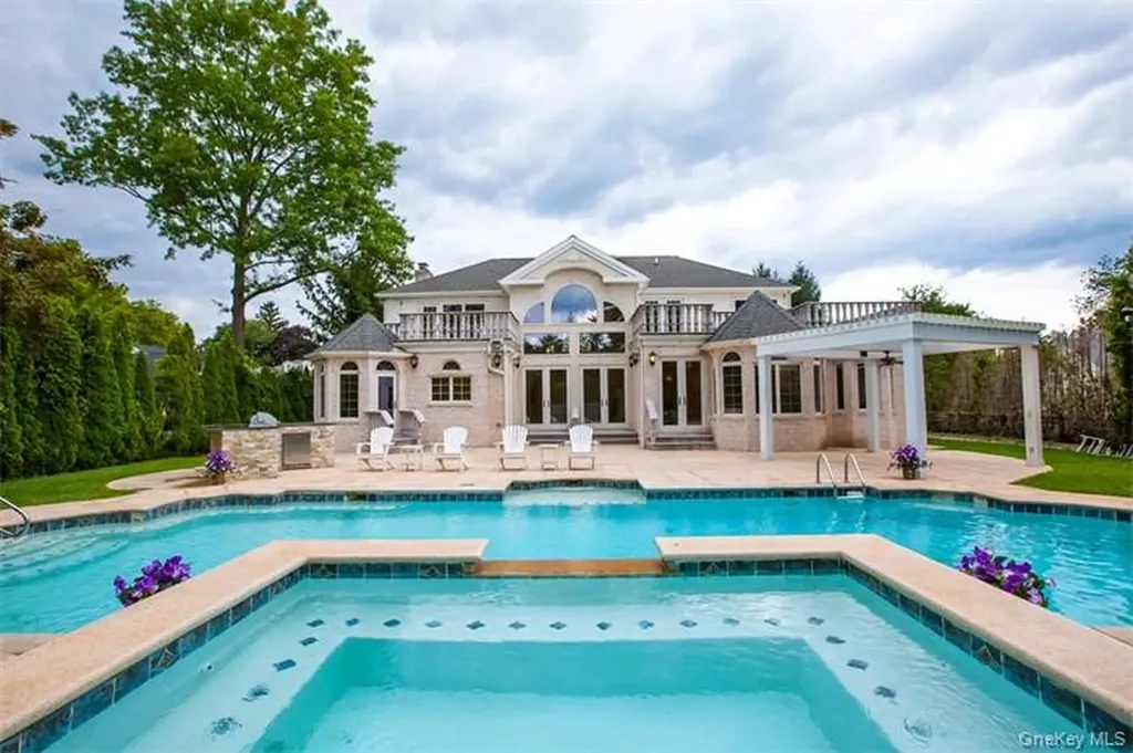 150 Crabapple Road Manhasset NY 11030