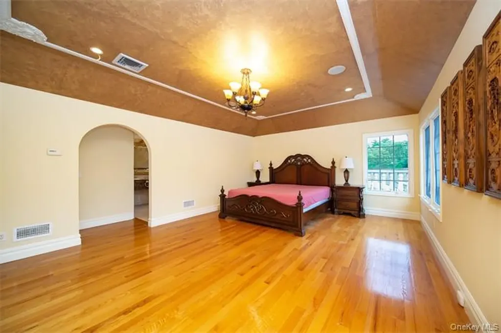 150 Crabapple Road Manhasset NY 11030