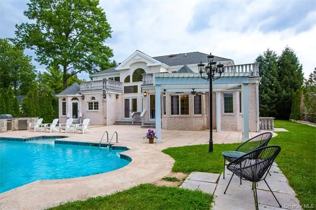 150 Crabapple Road Manhasset NY 11030