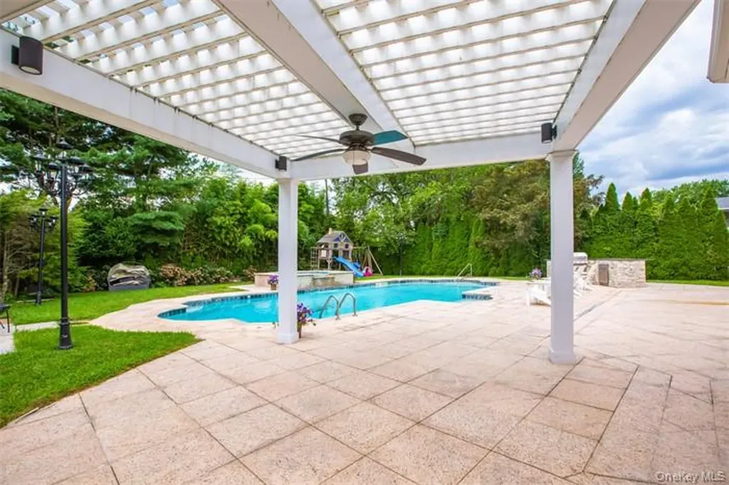 150 Crabapple Road Manhasset NY 11030