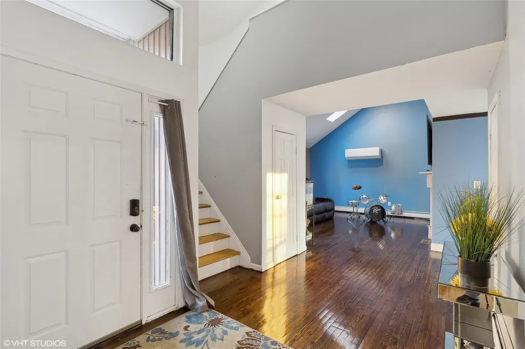 18 Sharon Drive Coram NY 11727