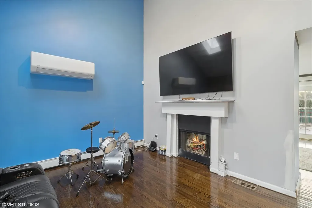 18 Sharon Drive Coram NY 11727