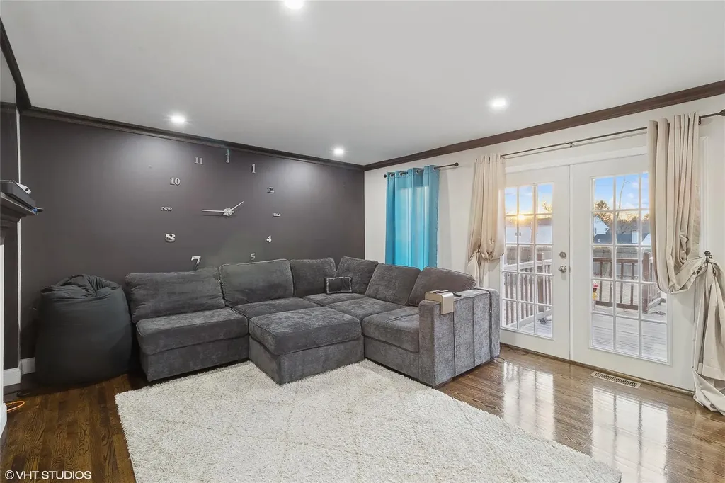 18 Sharon Drive Coram NY 11727