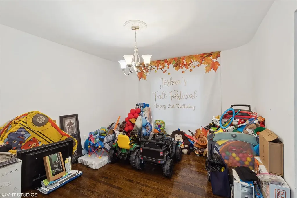 18 Sharon Drive Coram NY 11727