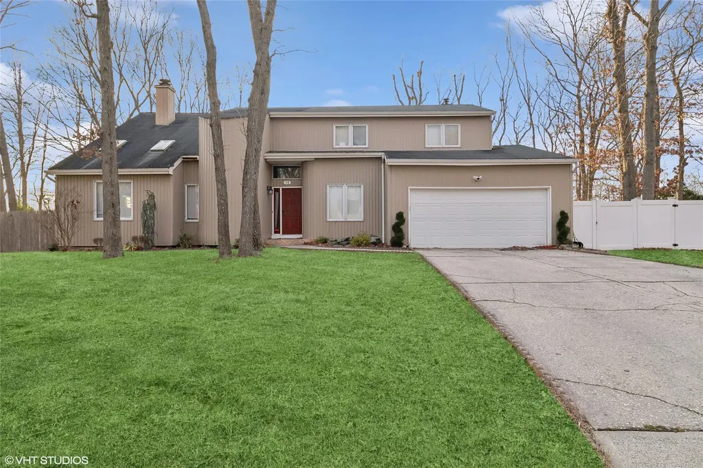 18 Sharon Drive Coram NY 11727