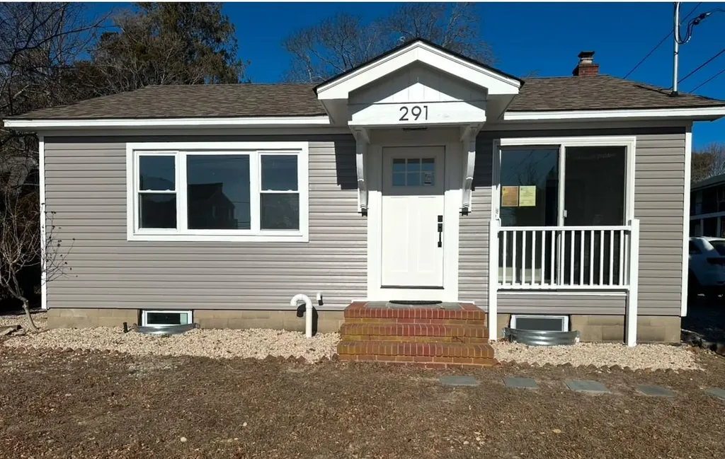 291 E Montauk Highway Hampton Bays NY 11946
