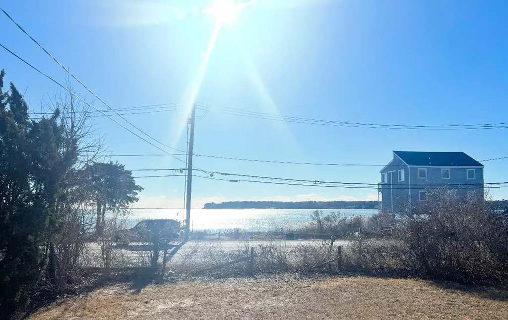 291 E Montauk Highway Hampton Bays NY 11946
