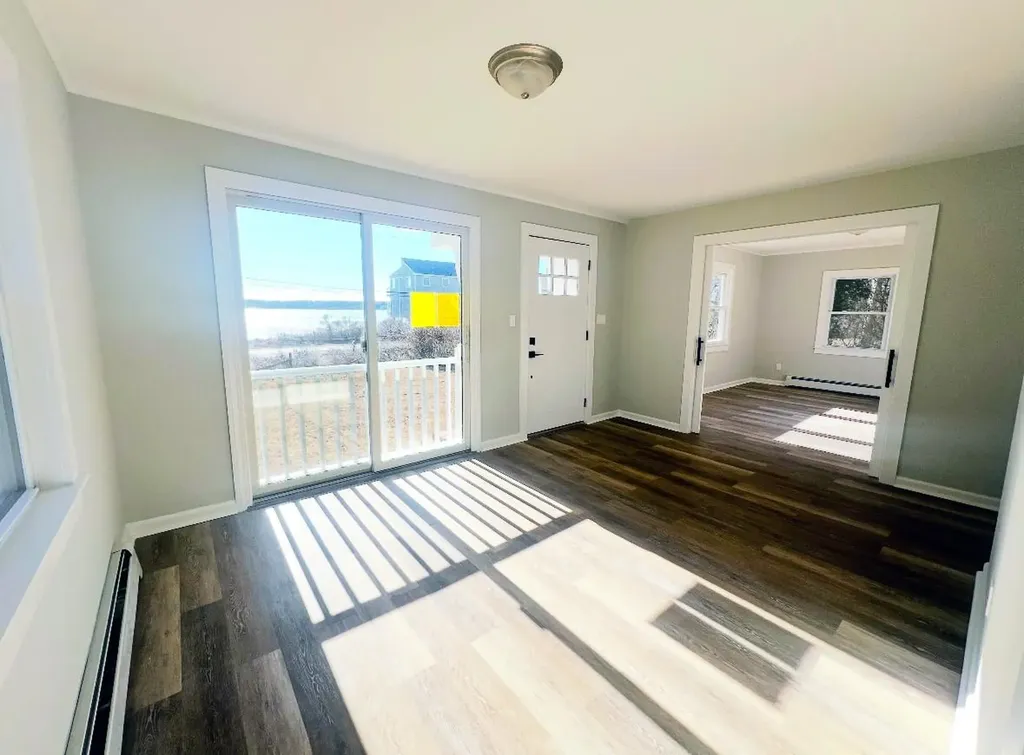 291 E Montauk Highway Hampton Bays NY 11946