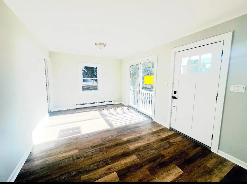 291 E Montauk Highway Hampton Bays NY 11946