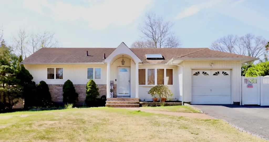 16 Parnell Drive Smithtown NY 11787