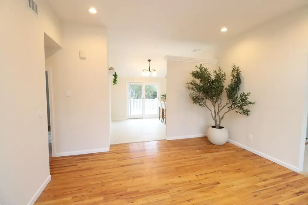 16 Parnell Drive Smithtown NY 11787